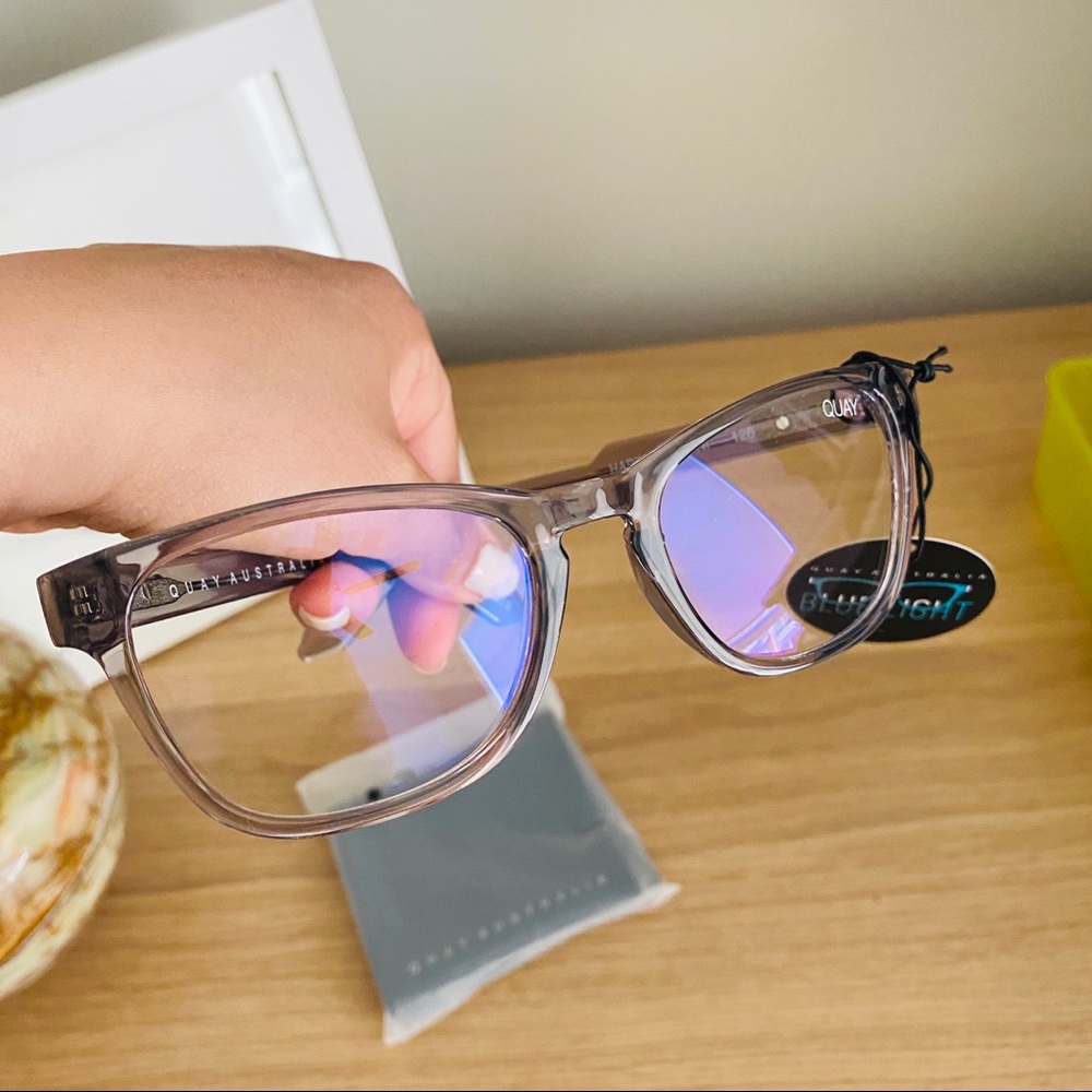 QUAY Hardwire Mini in Gray with blue light lenses